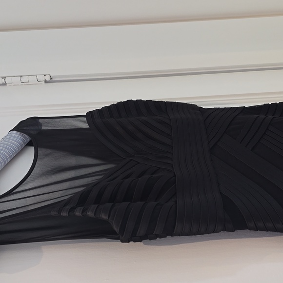 Elegant little black dress - Picture 3 of 8